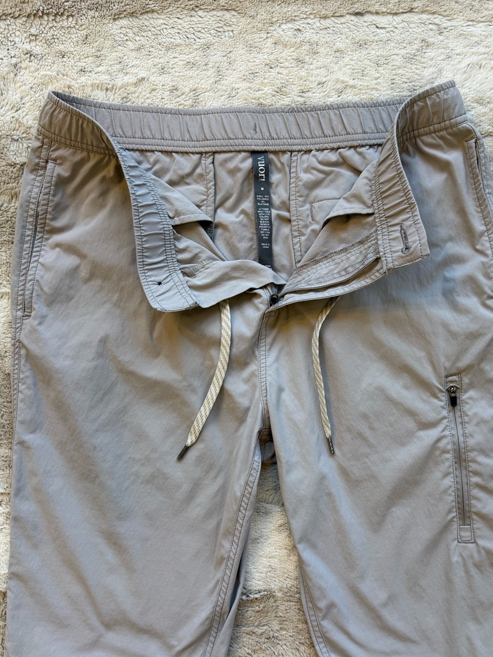 Vuori Men’s Technical Climber Pant in Fog Size M - Picture 3 of 11